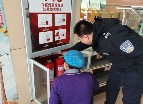 天山區(qū)公安分局黑甲山派出所對轄區(qū)場所開展消防檢查和消防宣傳